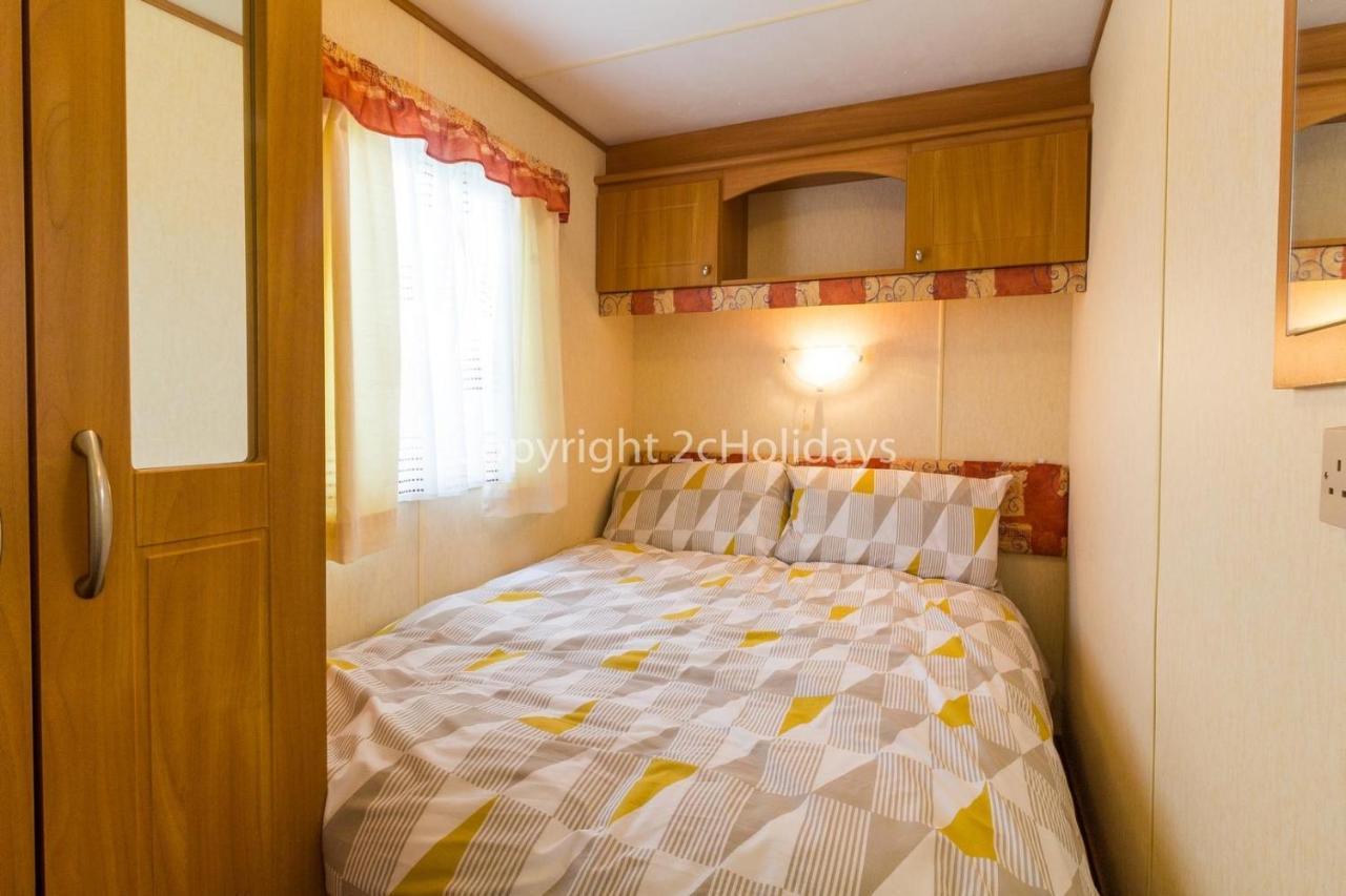 8 Berth Caravan For Hire At Heacham Holiday Park In Norfolk Ref 21024F Hotel Exterior photo