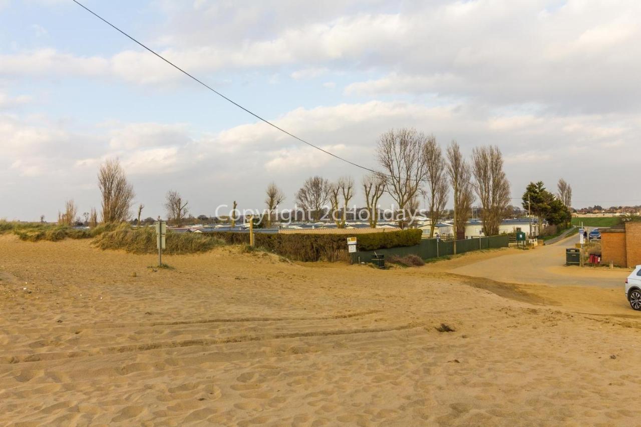 8 Berth Caravan For Hire At Heacham Holiday Park In Norfolk Ref 21024F Hotel Exterior photo